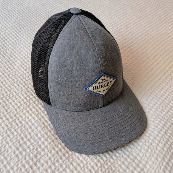 Hurley Flexfit Grey and Black Cap with Patch Logo - Picture 2 of 7